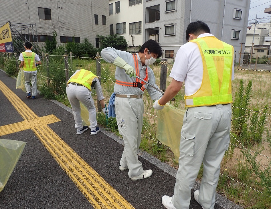 クリーン愛媛による道路清掃活動のサムネイル