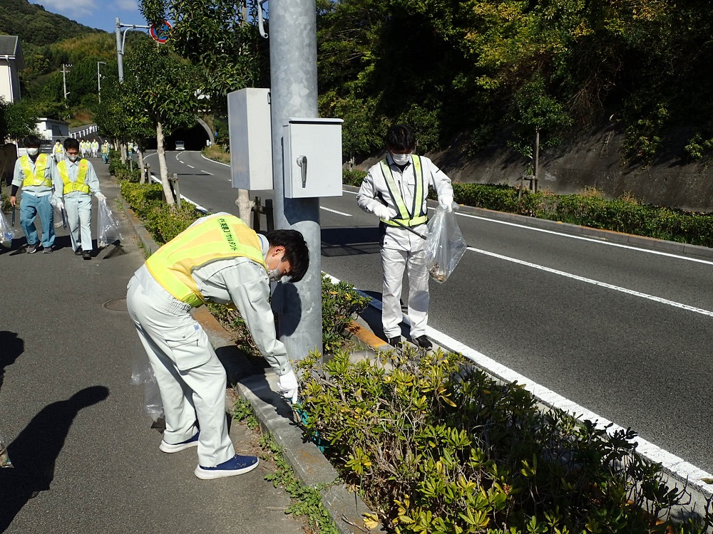 令和４年度道路清掃ボランティアに参加しました！のサムネイル